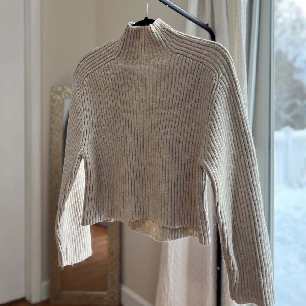 cropped sweatshirt